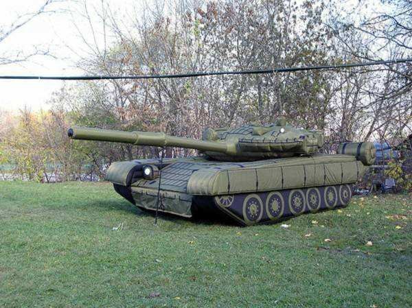 果洛陆地军事假目标坦克